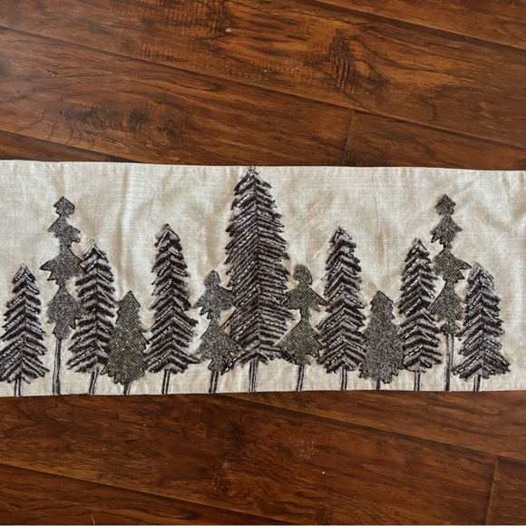 Tahari Home beaded table runner 14x72" - Picture 1 of 7